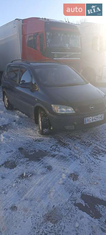 Минивэн Opel Zafira 2000 в Туре фото Минивэн Opel Zafira 2000 в Туре
