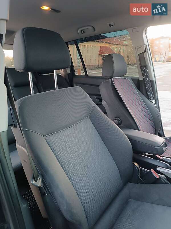 Минивэн Opel Zafira 2006 в Долине