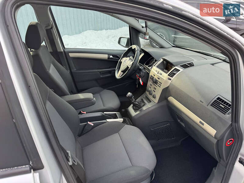 Минивэн Opel Zafira 2008 в Днепре