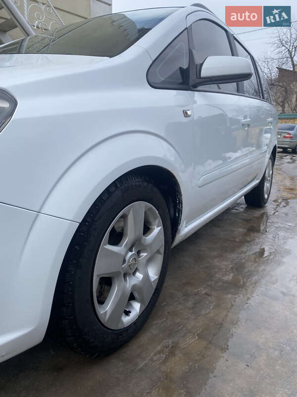 Минивэн Opel Zafira 2006 в Могилев-Подольске