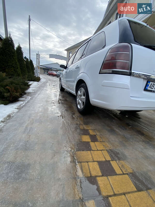 Минивэн Opel Zafira 2006 в Могилев-Подольске