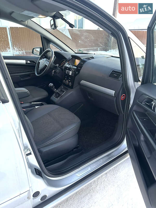 Минивэн Opel Zafira 2009 в Луцке фото 7 Минивэн Opel Zafira 2009 в Луцке
