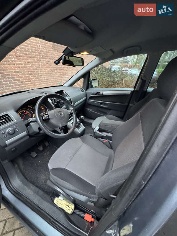 Минивэн Opel Zafira 2010 в Луцке