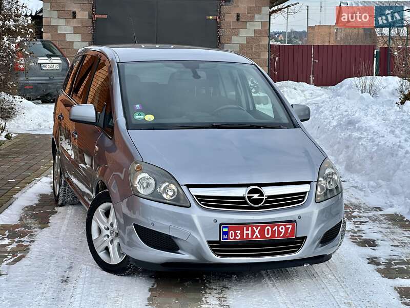 Минивэн Opel Zafira 2010 в Владимирце