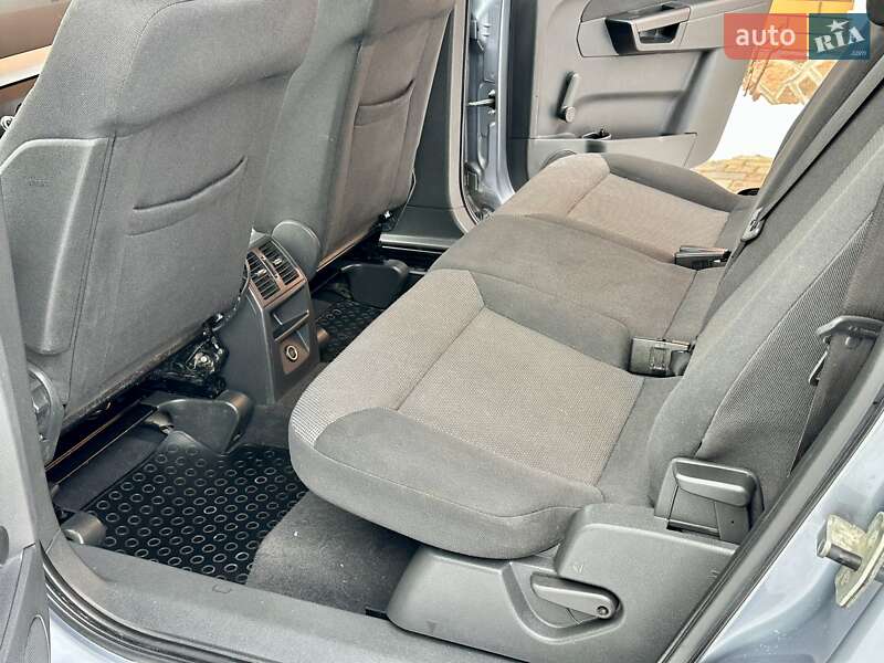 Минивэн Opel Zafira 2010 в Владимирце