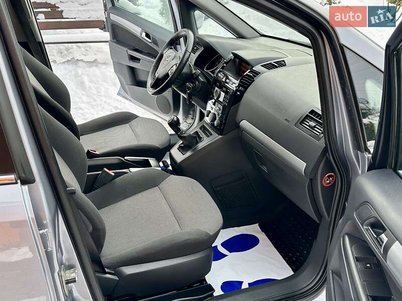 Минивэн Opel Zafira 2010 в Владимирце