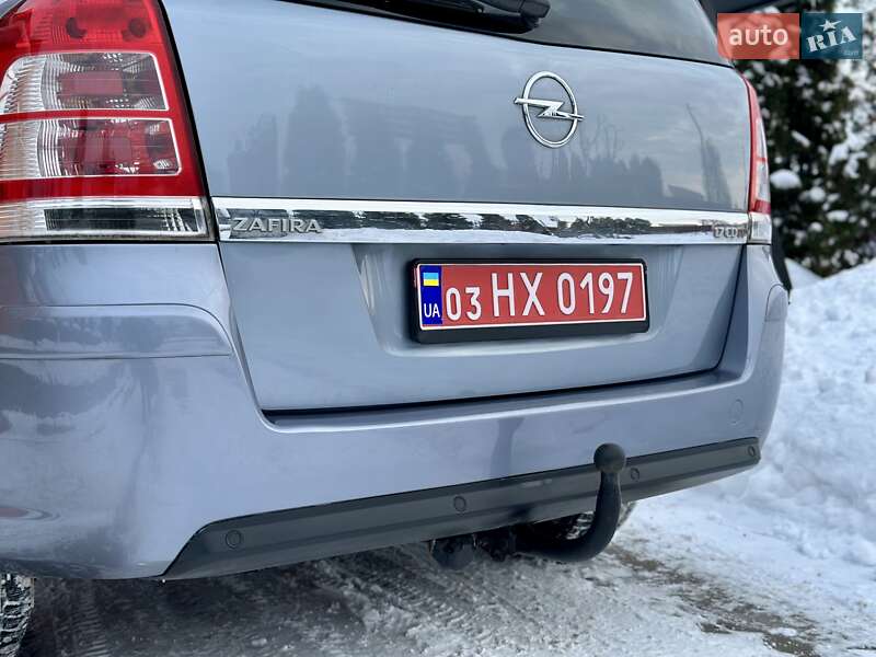 Минивэн Opel Zafira 2010 в Владимирце