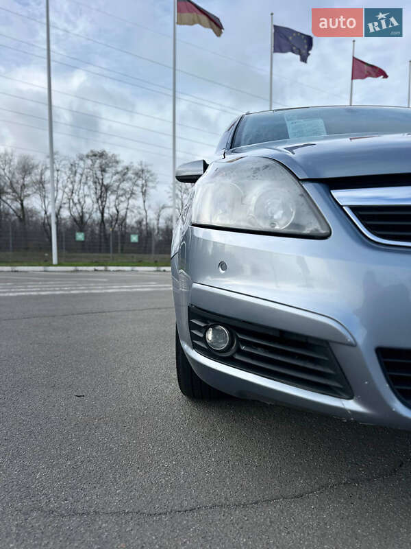 Минивэн Opel Zafira 2005 в Запорожье