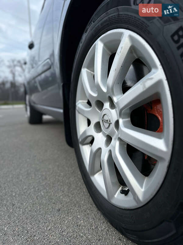 Минивэн Opel Zafira 2005 в Запорожье