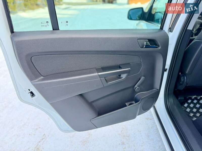 Минивэн Opel Zafira 2011 в Тернополе фото 20 Минивэн Opel Zafira 2011 в Тернополе