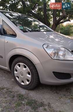 Мінівен Opel Zafira 2009 в Ізюмі