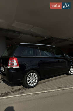 Минивэн Opel Zafira 2008 в Киеве