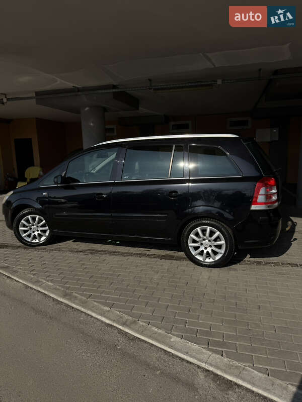 Минивэн Opel Zafira 2008 в Киеве
