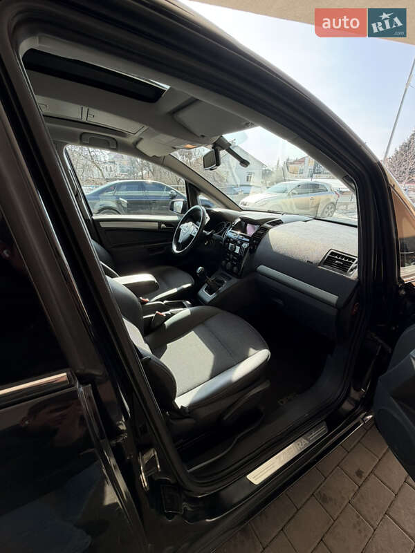 Минивэн Opel Zafira 2008 в Киеве