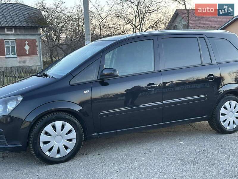 Минивэн Opel Zafira 2006 в Долине