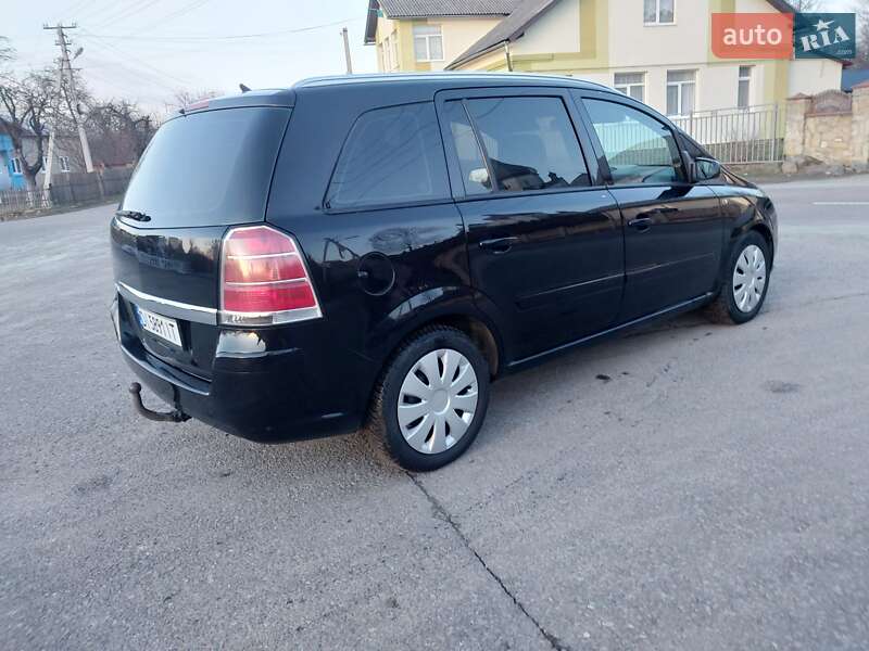 Минивэн Opel Zafira 2006 в Долине