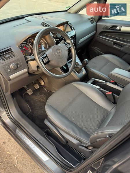 Минивэн Opel Zafira 2009 в Киеве