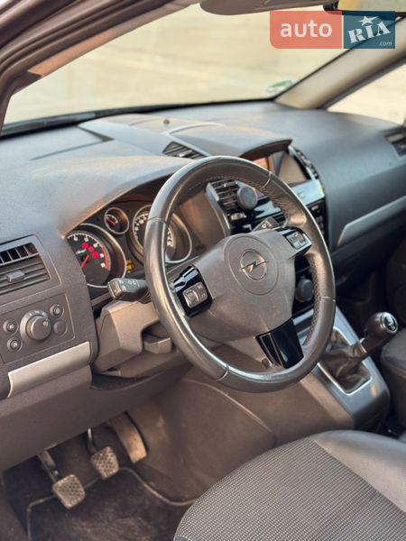 Минивэн Opel Zafira 2009 в Киеве