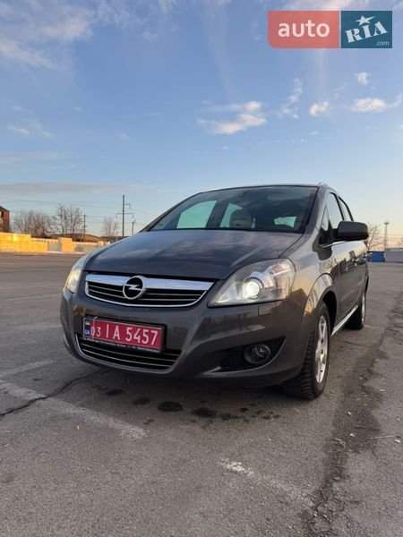 Минивэн Opel Zafira 2009 в Киеве