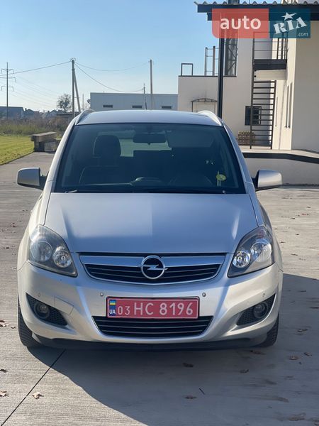 Минивэн Opel Zafira 2010 в Луцке