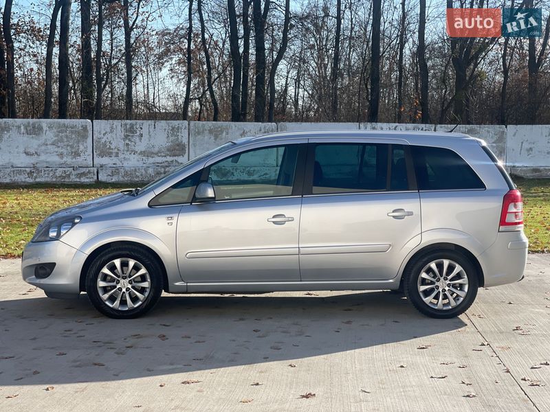 Минивэн Opel Zafira 2010 в Луцке