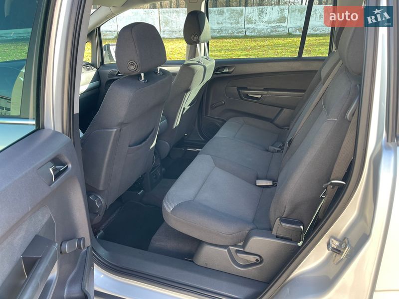 Минивэн Opel Zafira 2010 в Луцке