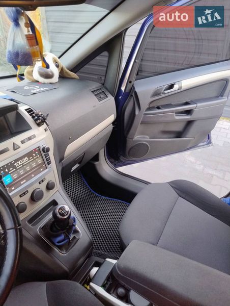 Минивэн Opel Zafira 2008 в Ракитном