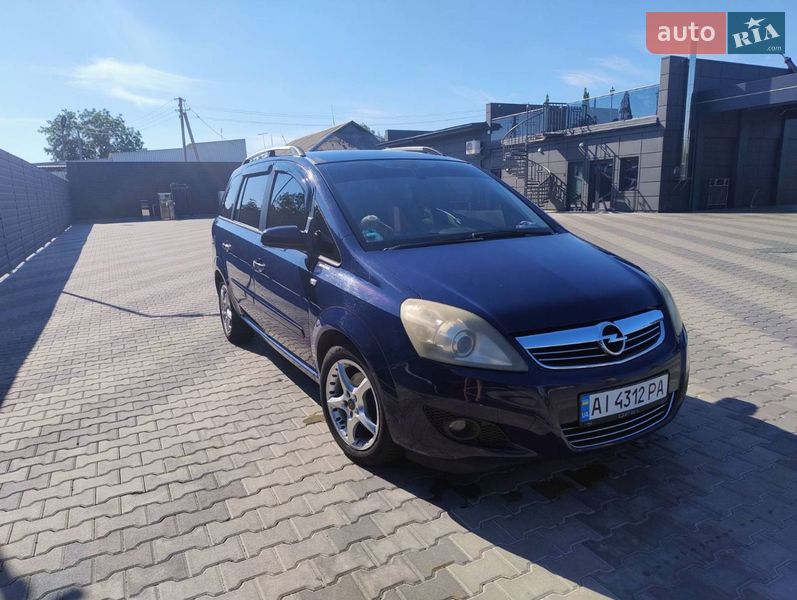 Минивэн Opel Zafira 2008 в Ракитном