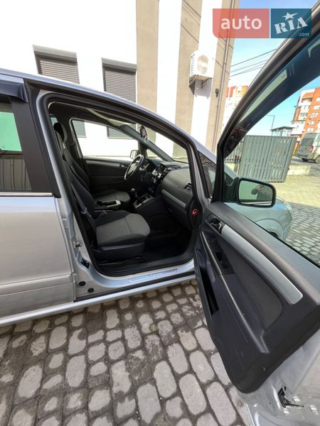 Минивэн Opel Zafira 2010 в Тернополе