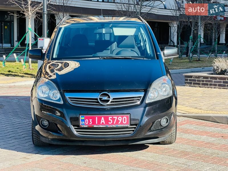Минивэн Opel Zafira 2013 в Киеве
