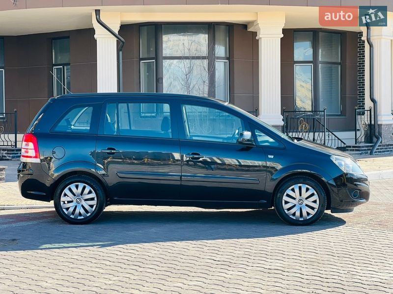 Минивэн Opel Zafira 2013 в Киеве