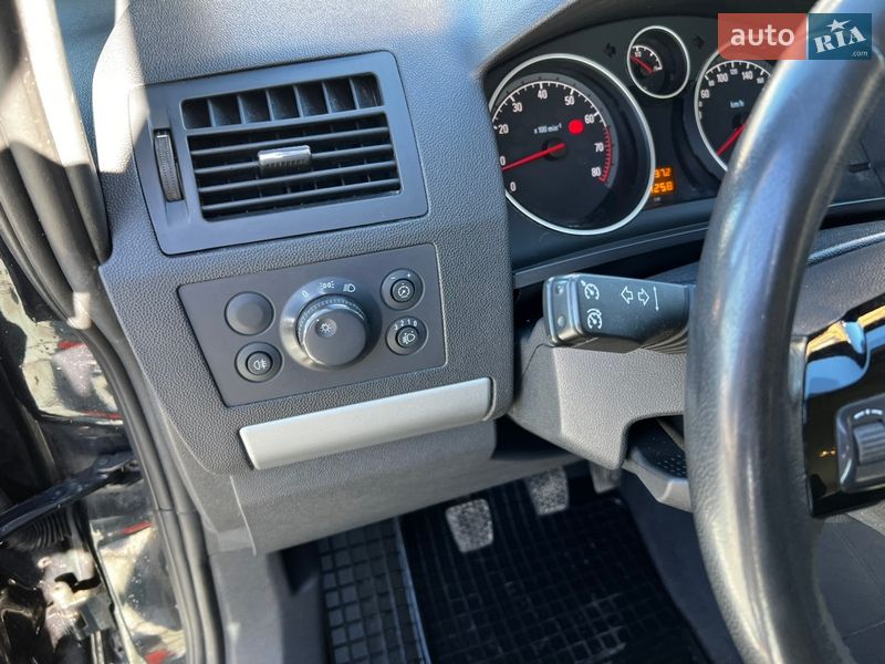 Минивэн Opel Zafira 2013 в Киеве