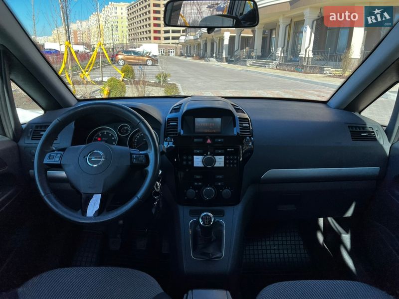 Минивэн Opel Zafira 2013 в Киеве