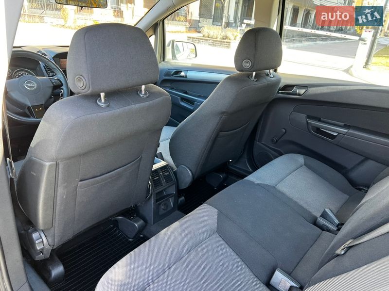 Минивэн Opel Zafira 2013 в Киеве