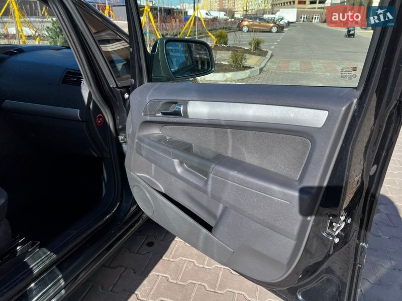 Минивэн Opel Zafira 2013 в Киеве