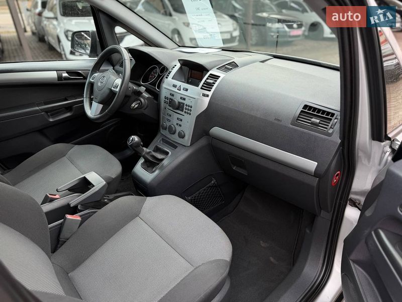 Микровэн Opel Zafira 2012 в Кривом Роге