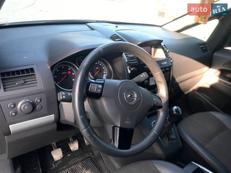 Минивэн Opel Zafira 2010 в Львове