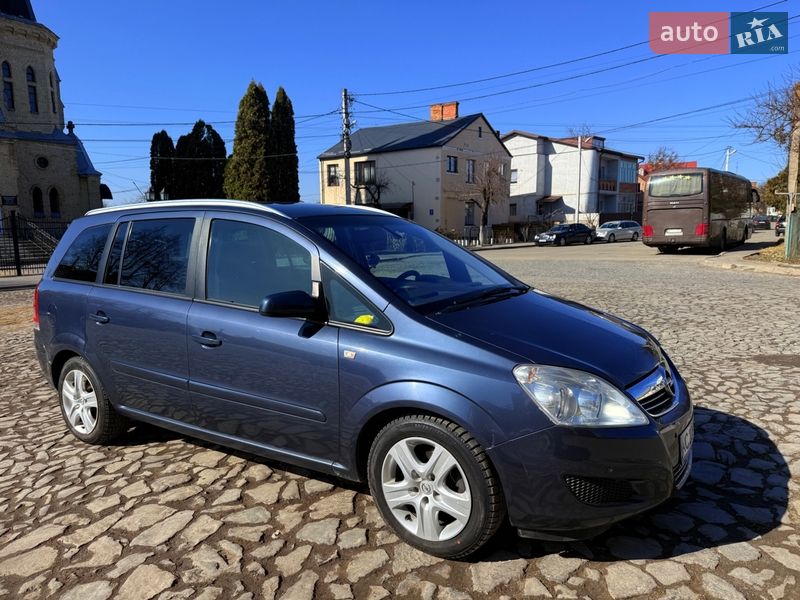 Минивэн Opel Zafira 2008 в Луцке