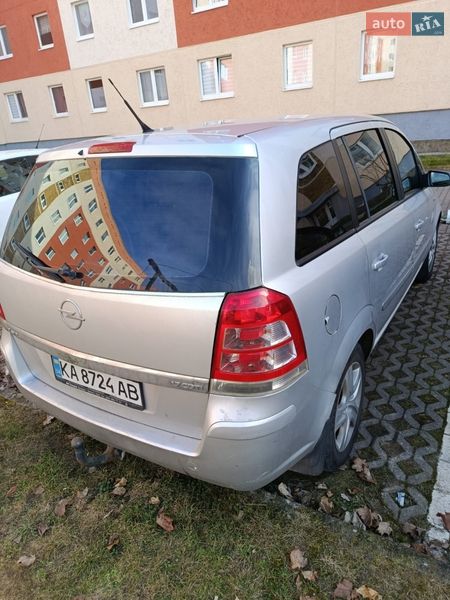 Минивэн Opel Zafira 2009 в Киеве