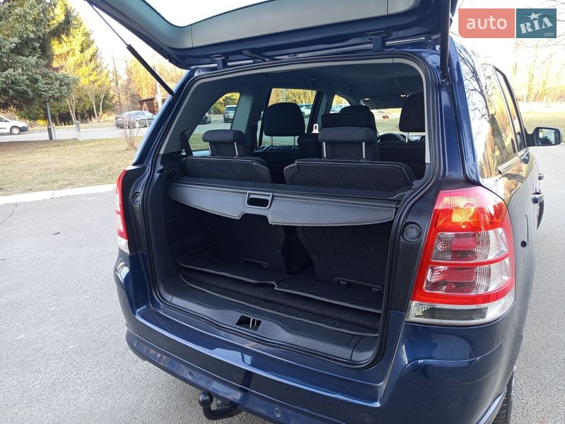 Минивэн Opel Zafira 2012 в Ровно