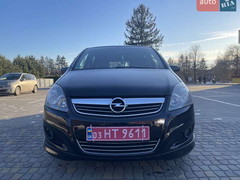 Минивэн Opel Zafira 2009 в Луцке