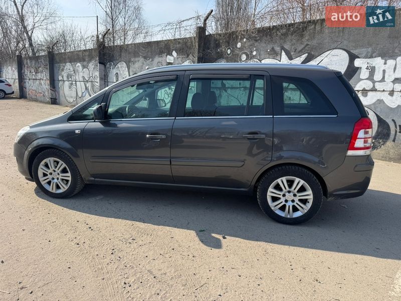 Opel Zafira 2011