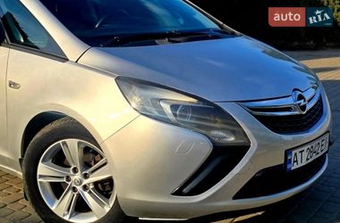 Мікровен Opel Zafira 2012 в Долині