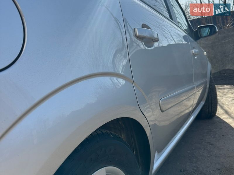 Минивэн Opel Zafira 2009 в Хороле