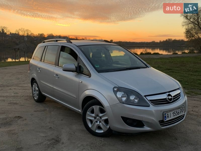 Opel Zafira 2011