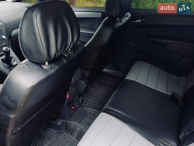 Минивэн Opel Zafira 2007 в Луцке