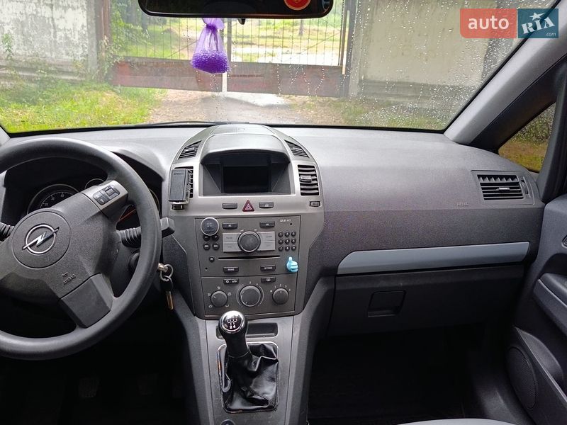Минивэн Opel Zafira 2007 в Луцке