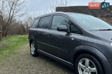 Минивэн Opel Zafira 2010 в Хотине