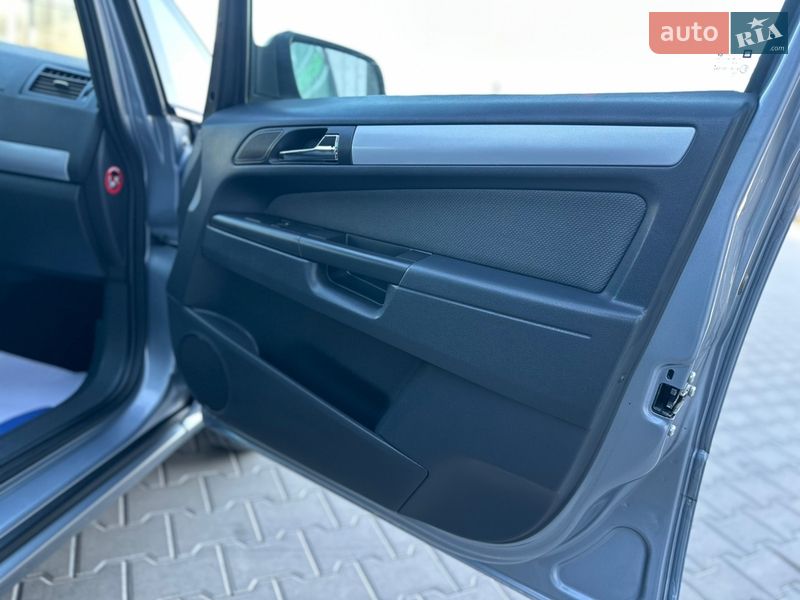 Минивэн Opel Zafira 2006 в Владимире