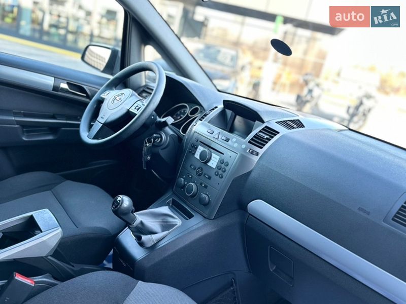 Минивэн Opel Zafira 2006 в Владимире